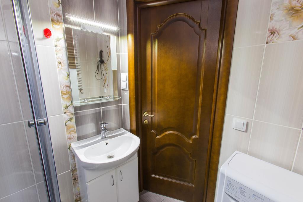 Modern Apartment On Akademika Sakharova 27A Ivano-Frankivsk Esterno foto